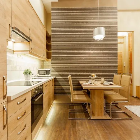 Apartman A_or_ B_luxflat_2br_2ba_vaci Street Budapest